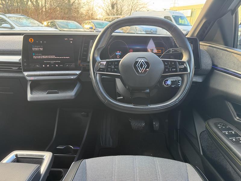 2023 73 Renault Megane E-tech Ev60 160kw Iconic 60kwh Optimum Charge 5dr Auto Electric Automatic In Glacier White