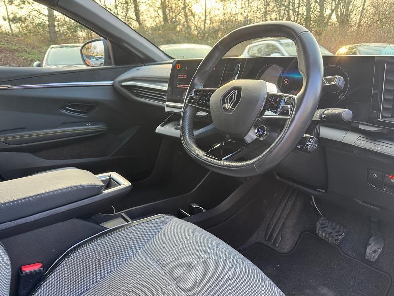 2023 73 Renault Megane E-tech Ev60 160kw Iconic 60kwh Optimum Charge 5dr Auto Electric Automatic In Glacier White