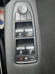 2022 72 Renault Captur 1.3 Tce 140 Se Edition 5dr Petrol Manual In Black