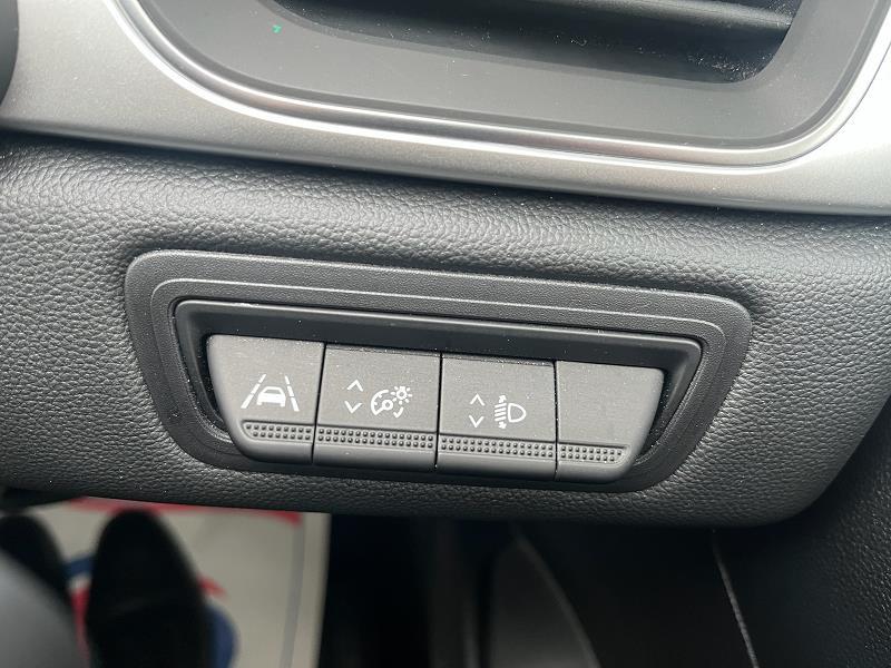 2022 72 Renault Captur 1.3 Tce 140 Se Edition 5dr Petrol Manual In Black