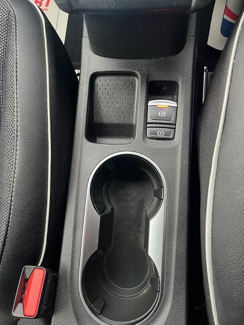 2022 72 Renault Captur 1.3 Tce 140 Se Edition 5dr Petrol Manual In Black