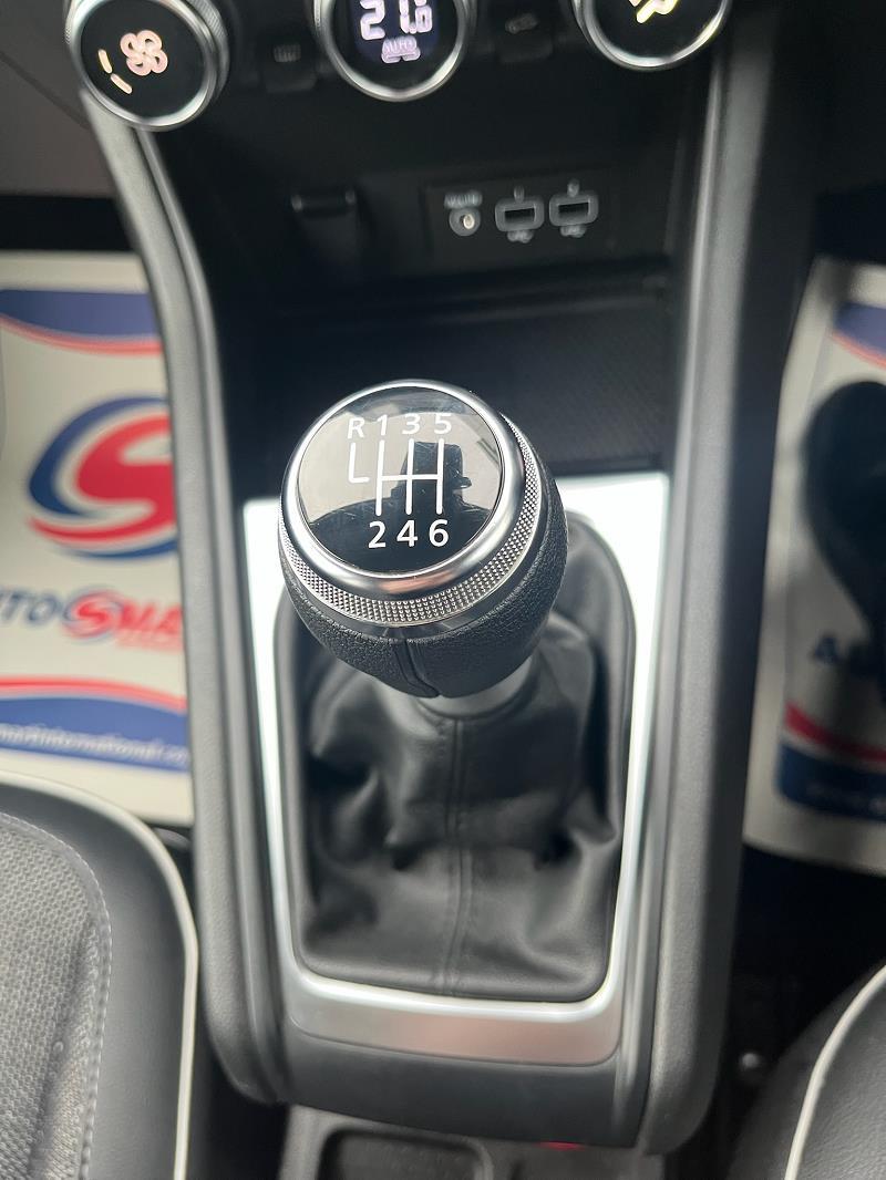 2022 72 Renault Captur 1.3 Tce 140 Se Edition 5dr Petrol Manual In Black