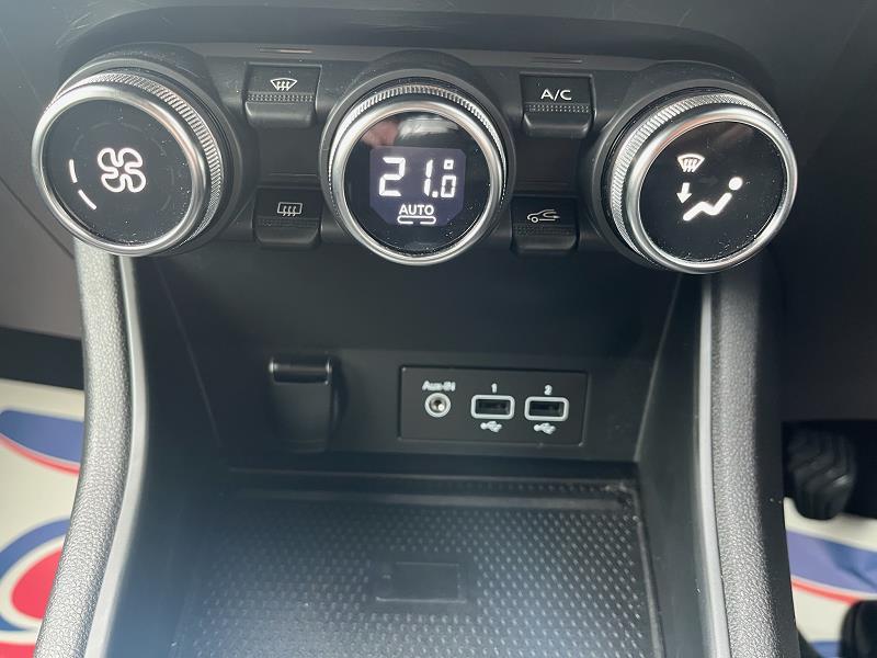 2022 72 Renault Captur 1.3 Tce 140 Se Edition 5dr Petrol Manual In Black