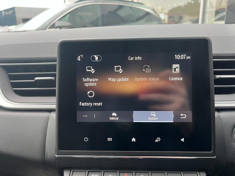 2022 72 Renault Captur 1.3 Tce 140 Se Edition 5dr Petrol Manual In Black