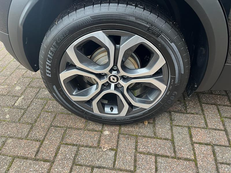 2022 72 Renault Captur 1.3 Tce 140 Se Edition 5dr Petrol Manual In Black