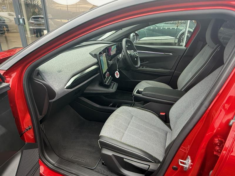 2024 74 Renault Megane E-tech Ev60 160kw Techno Comfort Range 60kwh 5dr Auto Electric Automatic In Red/black