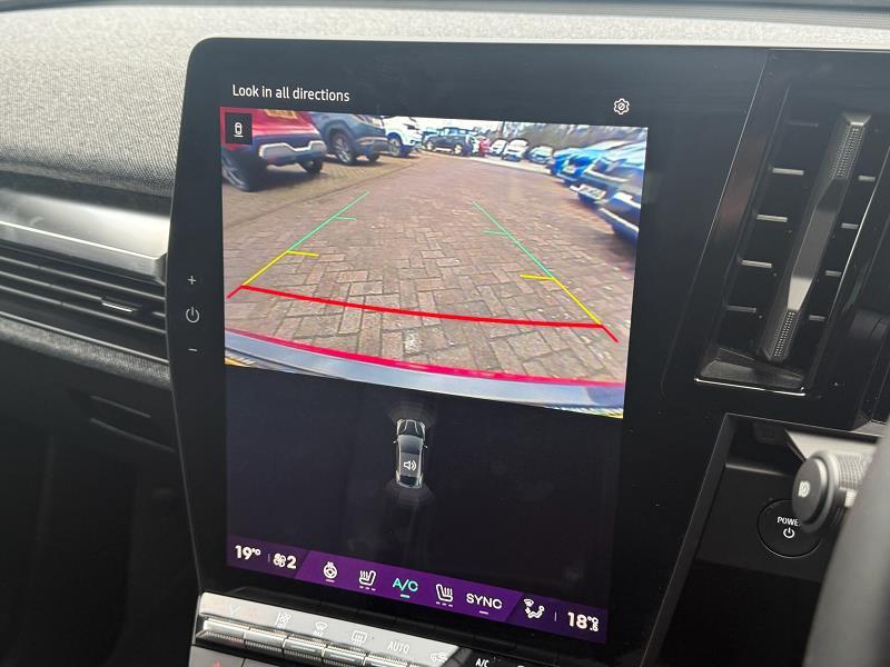 2024 74 Renault Megane E-tech Ev60 160kw Techno Comfort Range 60kwh 5dr Auto Electric Automatic In Red/black