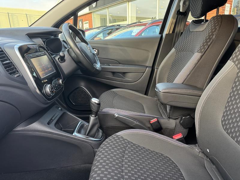2018 18 Renault Captur 0.9 Tce 90 Dynamique S Nav 5dr Petrol Manual In Diamond Black