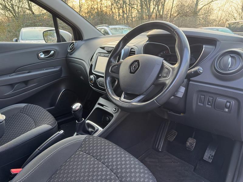 2018 18 Renault Captur 0.9 Tce 90 Dynamique S Nav 5dr Petrol Manual In Diamond Black