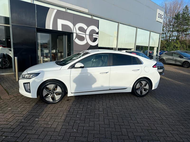 2022 71 Hyundai Ioniq 1.6 Gdi Hybrid Premium Se 5dr Dct  Manual In Polar White