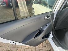 2022 71 Hyundai Ioniq 1.6 Gdi Hybrid Premium Se 5dr Dct  Manual In Polar White