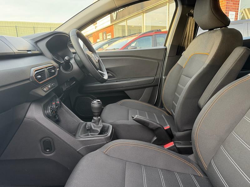 2022 72 Dacia Sandero Stepway 1.0 Tce Essential 5dr Petrol Manual In Glacier White