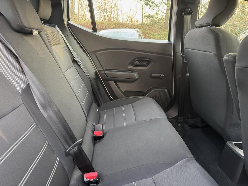 2022 72 Dacia Sandero Stepway 1.0 Tce Essential 5dr Petrol Manual In Glacier White