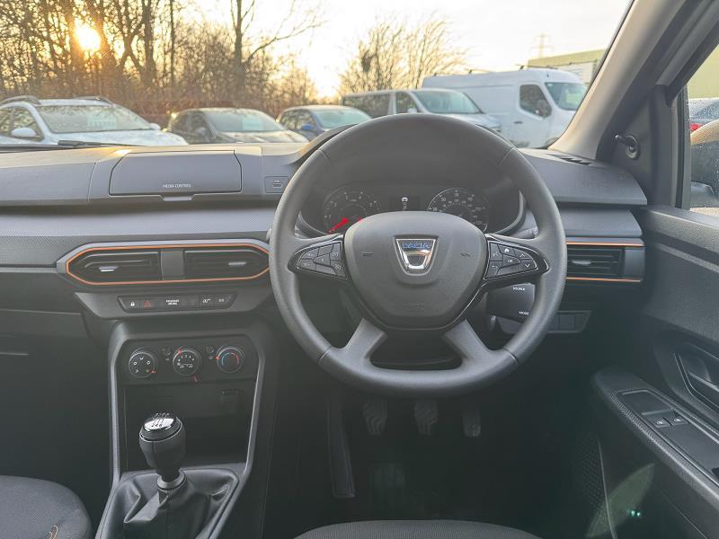 2022 72 Dacia Sandero Stepway 1.0 Tce Essential 5dr Petrol Manual In Glacier White