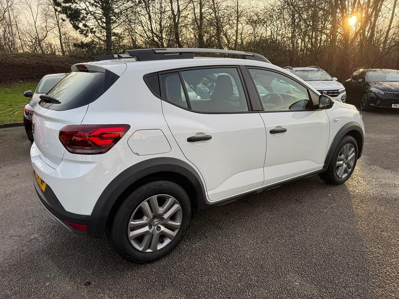 2022 72 Dacia Sandero Stepway 1.0 Tce Essential 5dr Petrol Manual In Glacier White