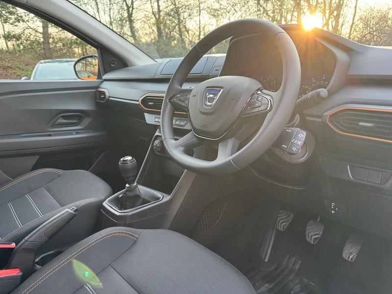 2022 72 Dacia Sandero Stepway 1.0 Tce Essential 5dr Petrol Manual In Glacier White