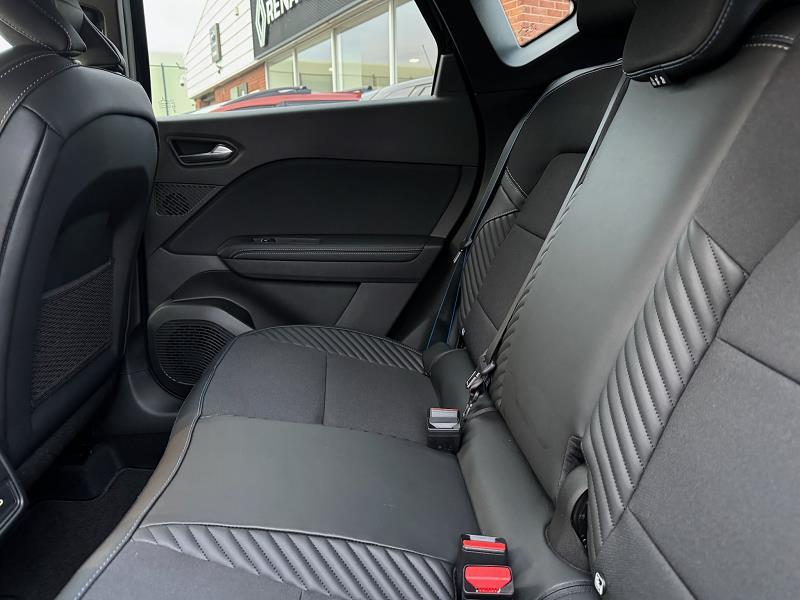 2025 75 Renault Captur 1.8 E-tech Full Hybrid 160 Esprit Alpine 5dr Auto Hybrid Petrol Automatic In Diamond Black