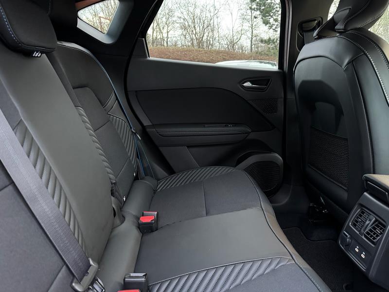 2025 75 Renault Captur 1.8 E-tech Full Hybrid 160 Esprit Alpine 5dr Auto Hybrid Petrol Automatic In Diamond Black