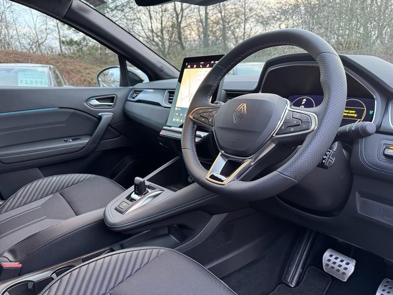 2025 75 Renault Captur 1.8 E-tech Full Hybrid 160 Esprit Alpine 5dr Auto Hybrid Petrol Automatic In Diamond Black