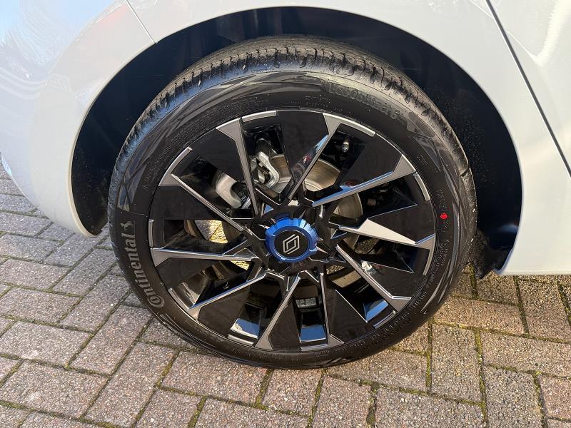 2025 75 Renault Clio 1.6 E-tech Full Hybrid 145 Esprit Alpine 5dr Auto Hybrid Petrol Automatic In Ceramic Grey