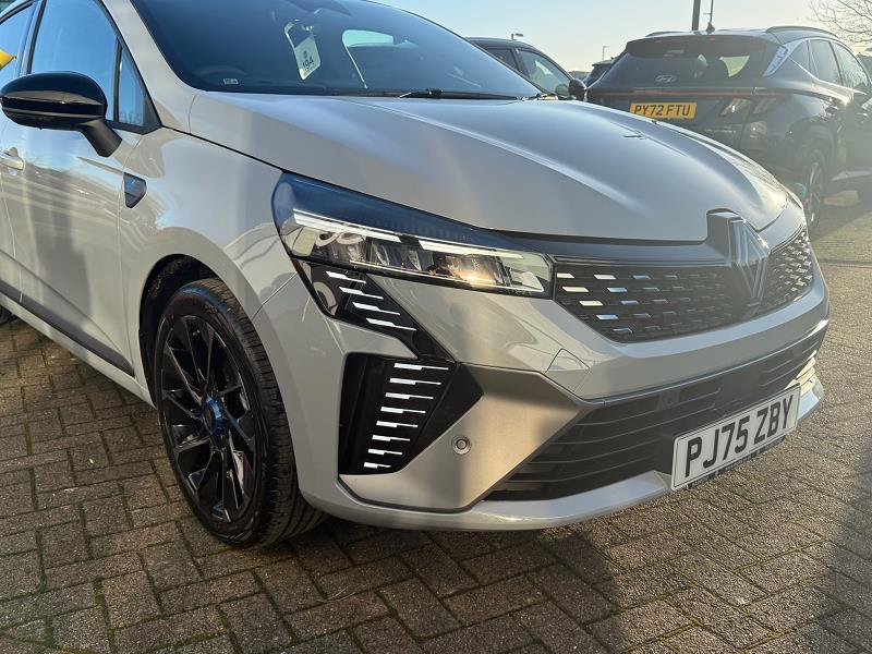 2025 75 Renault Clio 1.6 E-tech Full Hybrid 145 Esprit Alpine 5dr Auto Hybrid Petrol Automatic In Ceramic Grey