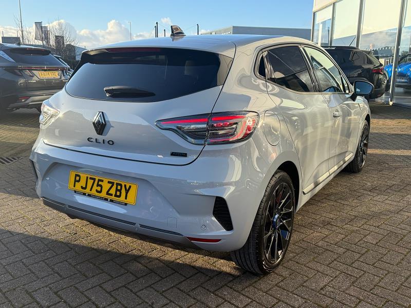 2025 75 Renault Clio 1.6 E-tech Full Hybrid 145 Esprit Alpine 5dr Auto Hybrid Petrol Automatic In Ceramic Grey