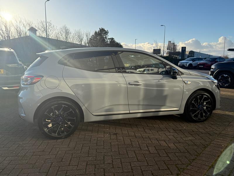 2025 75 Renault Clio 1.6 E-tech Full Hybrid 145 Esprit Alpine 5dr Auto Hybrid Petrol Automatic In Ceramic Grey