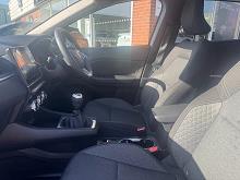 2022 22 Renault Captur 1.3 Tce 140 Iconic Edition 5dr Petrol Manual In Arctic White