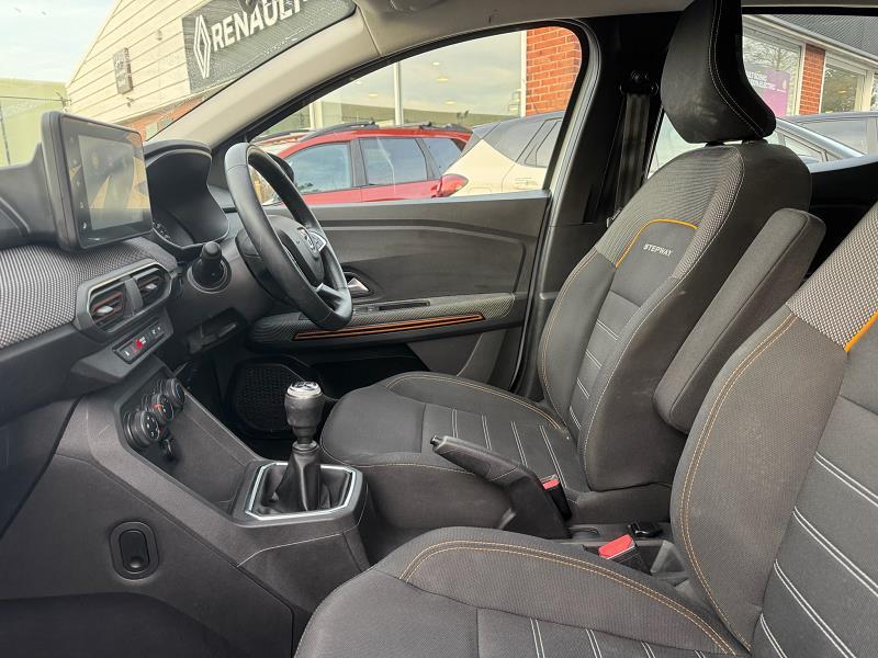 2021 71 Dacia Sandero Stepway 1.0 Tce Comfort 5dr Petrol Manual In Glacier White