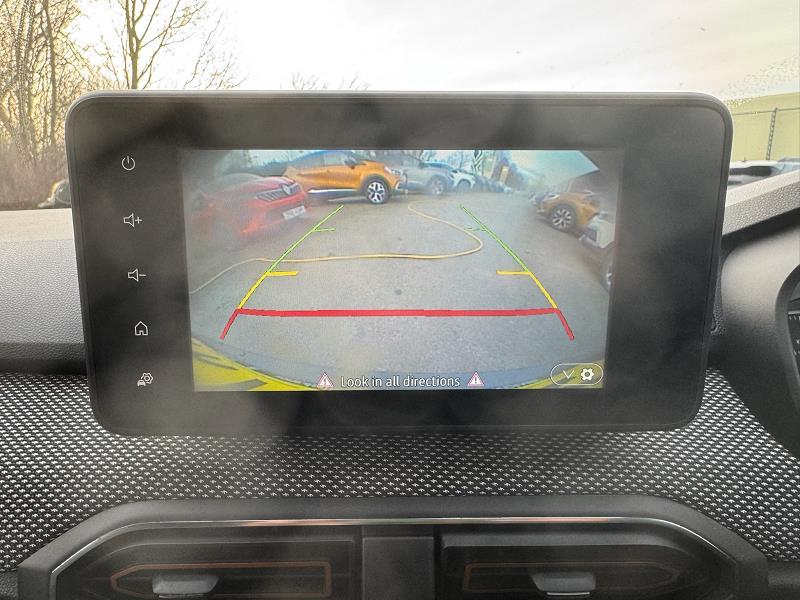 2021 71 Dacia Sandero Stepway 1.0 Tce Comfort 5dr Petrol Manual In Glacier White