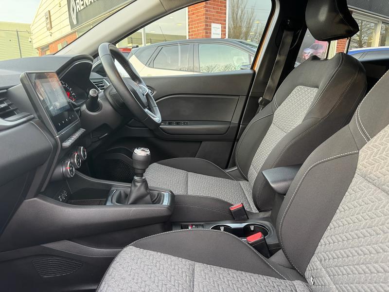 2021 71 Renault Captur 1.0 Tce 90 Se Limited 5dr Petrol Manual In Desert Orange