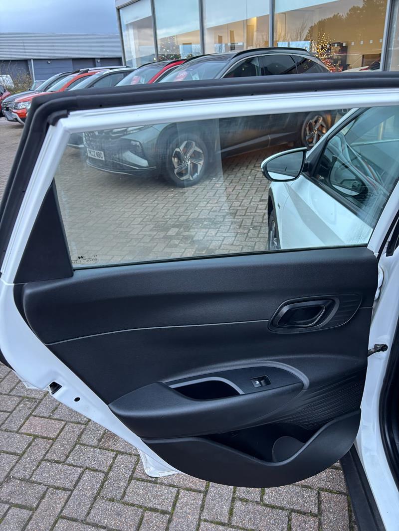 2021 71 Hyundai Bayon 1.0 Tgdi 48v Mhev Se Connect 5dr Bi-fuel Manual In Polar White