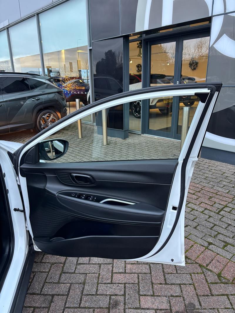 2021 71 Hyundai Bayon 1.0 Tgdi 48v Mhev Se Connect 5dr Bi-fuel Manual In Polar White