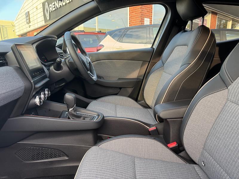 2024 74 Renault Clio 1.6 E-tech Full Hybrid 145 Techno 5dr Auto Hybrid Petrol Automatic In Shadow Grey