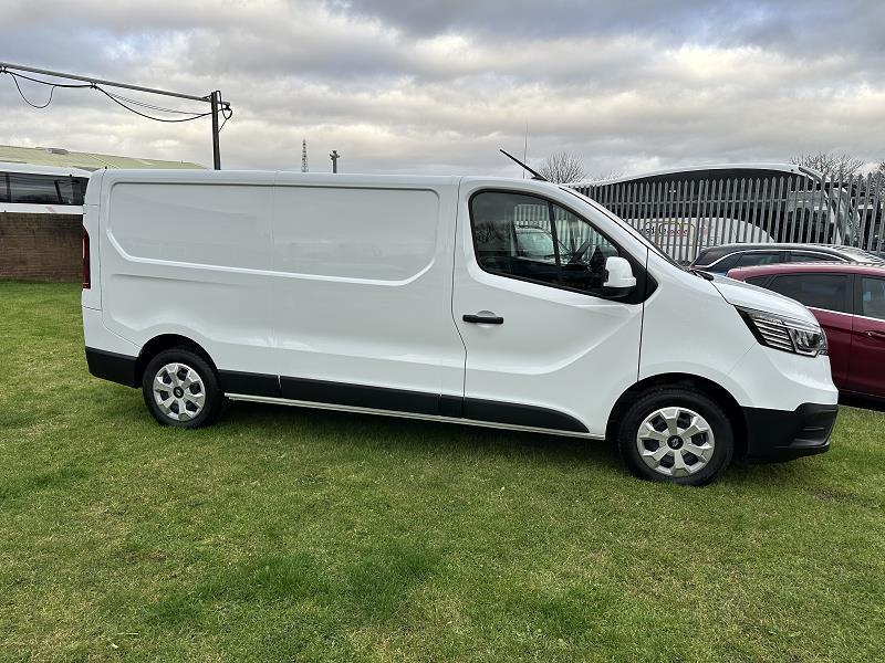2025 75 Renault Trafic Ll30 Blue Dci 130 Advance [safety] Van Diesel Manual In Glacier White