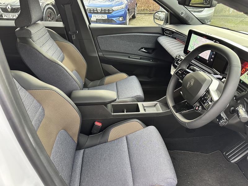 2025 75 Renault 5 90kw Techno Urban Range 40kwh 5dr Auto Electric Automatic In Arctic White / Black Roof