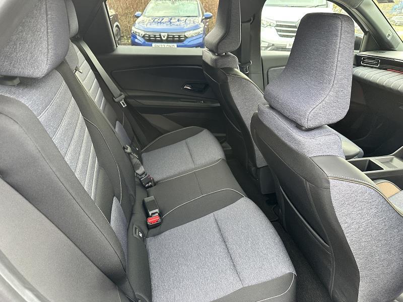 2025 75 Renault 5 90kw Techno Urban Range 40kwh 5dr Auto Electric Automatic In Arctic White / Black Roof