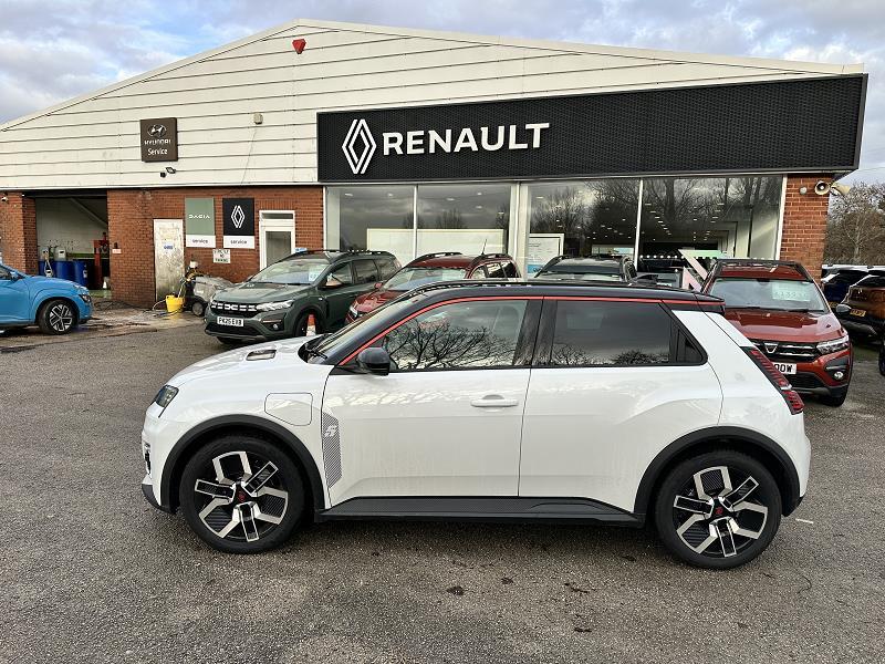 2025 75 Renault 5 90kw Techno Urban Range 40kwh 5dr Auto Electric Automatic In Arctic White / Black Roof