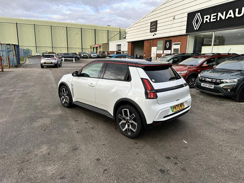 2025 75 Renault 5 90kw Techno Urban Range 40kwh 5dr Auto Electric Automatic In Arctic White / Black Roof