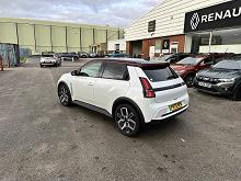 2025 75 Renault 5 90kw Techno Urban Range 40kwh 5dr Auto Electric Automatic In Arctic White / Black Roof