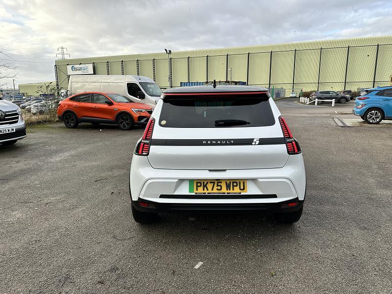 2025 75 Renault 5 90kw Techno Urban Range 40kwh 5dr Auto Electric Automatic In Arctic White / Black Roof