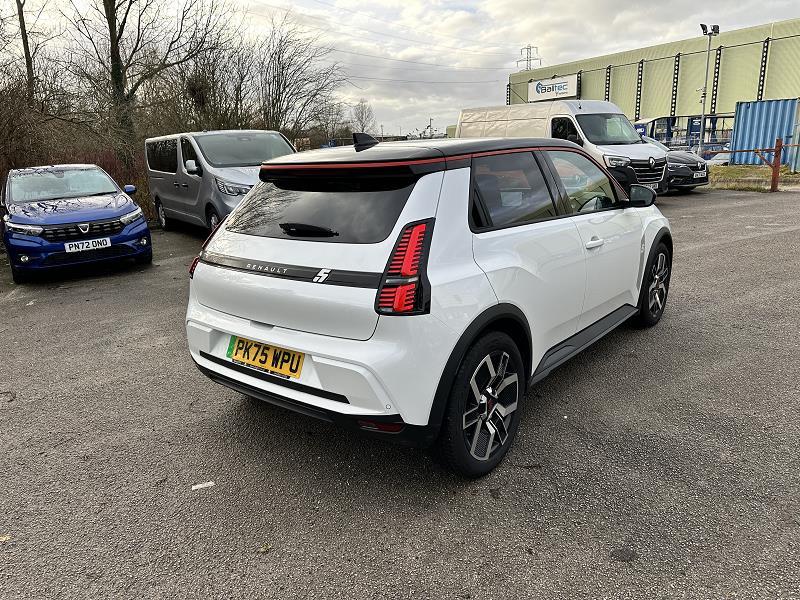 2025 75 Renault 5 90kw Techno Urban Range 40kwh 5dr Auto Electric Automatic In Arctic White / Black Roof