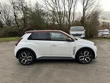 2025 75 Renault 5 90kw Techno Urban Range 40kwh 5dr Auto Electric Automatic In Arctic White / Black Roof