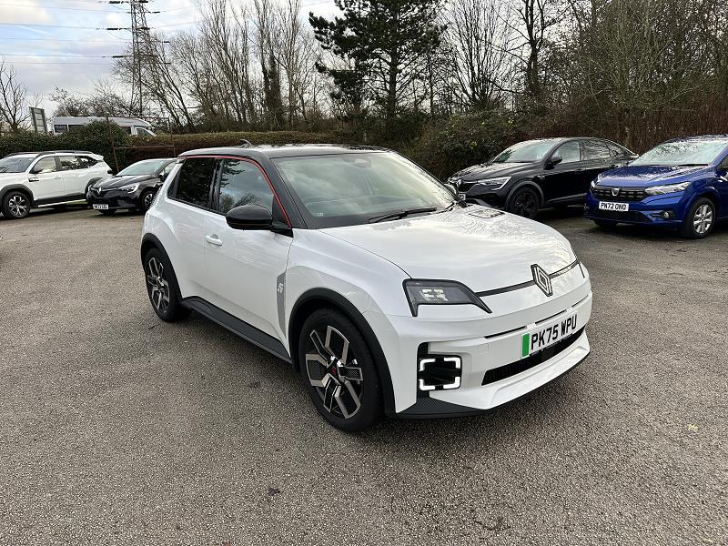 2025 75 Renault 5 90kw Techno Urban Range 40kwh 5dr Auto Electric Automatic In Arctic White / Black Roof