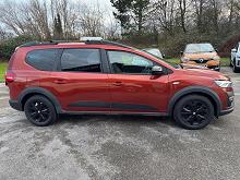 2022 72 Dacia Jogger 1.0 Tce Extreme Se 5dr Petrol Manual In Orange
