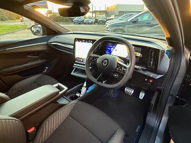 2024 74 Renault Scenic E-tech 160kw Esprit Alpine 87kwh Long Range 5dr Auto Electric Automatic In Grey/black