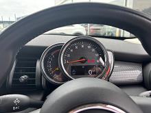 2023 23 Renault Captur 1.6 E-tech Full Hybrid 145 Engineered 5dr Auto Hybrid Electric Automatic In Arctic White With Black Roof