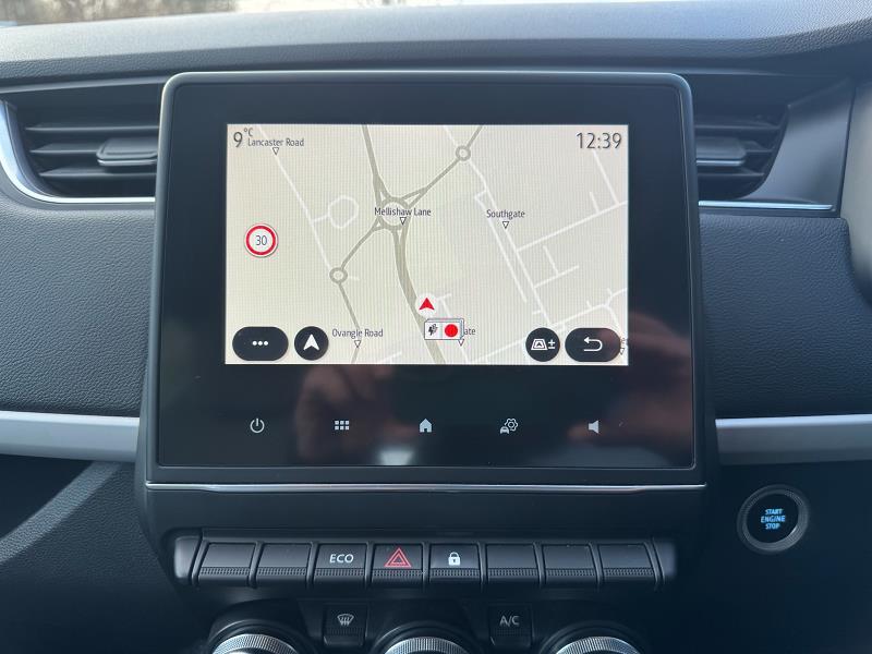 2020 70 Renault Zoe 80kw I Iconic R110 50kwh 5dr Auto Electric Automatic In Glacier White